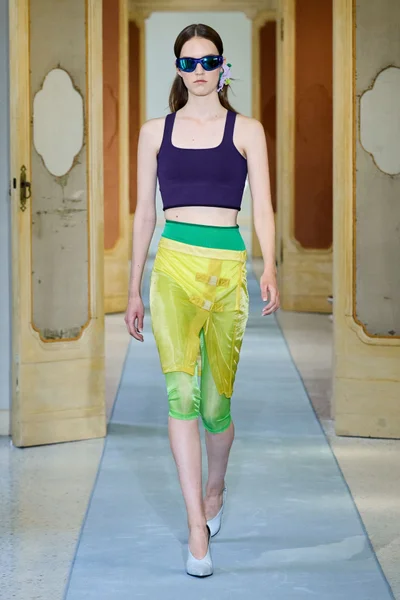 Look 13